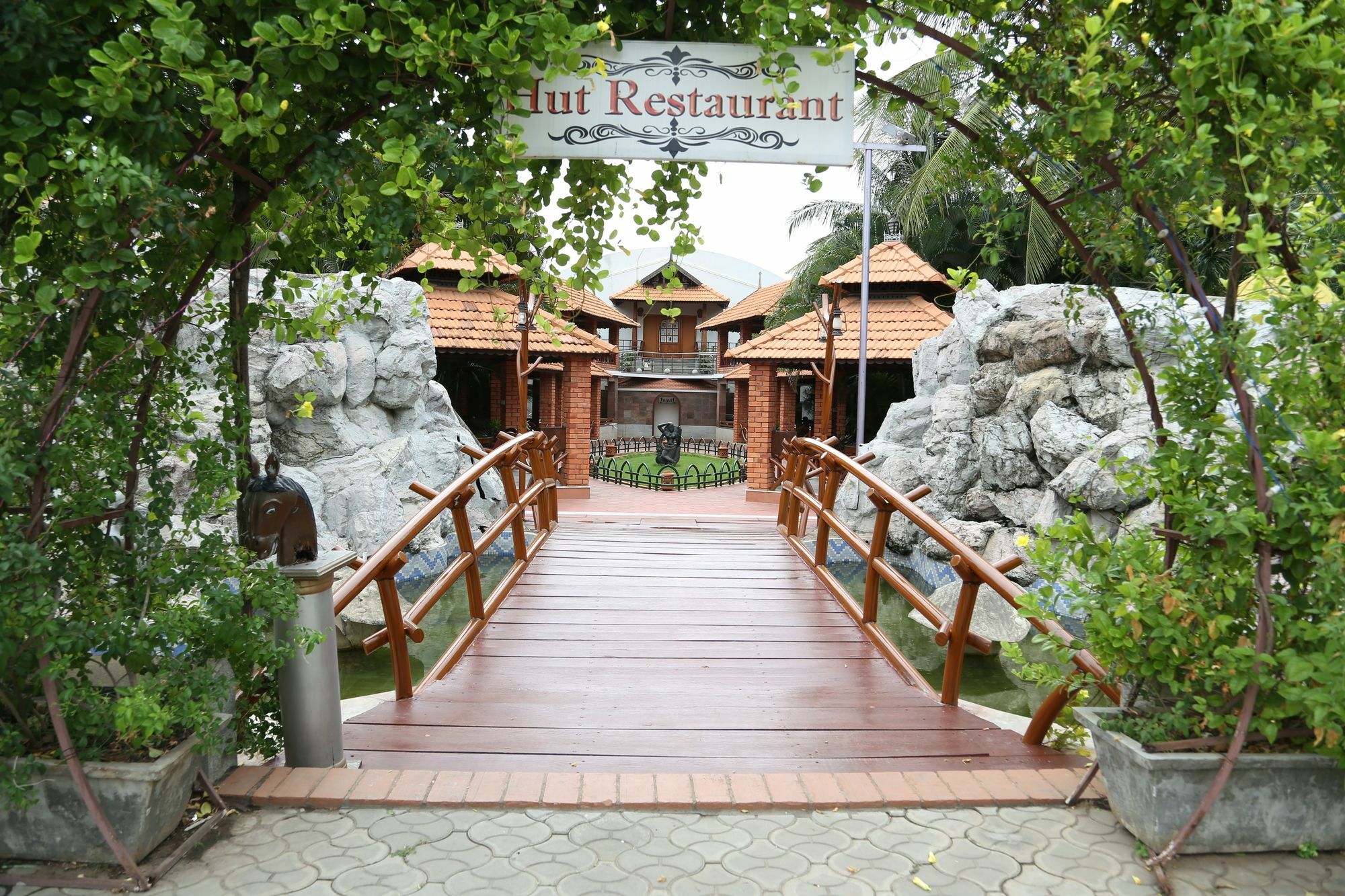 Capital O 6229 Ilara Hotels And Resorts Siruseri Exterior foto